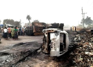 Fire Explosion Claims Life’s And Burnt Multiple Vehicles Along Lagos-Ibadan Expressway Fire Explosion..