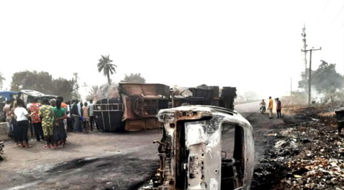 Fire Explosion Claims Life’s And Burnt Multiple Vehicles Along Lagos-Ibadan Expressway Fire Explosion..