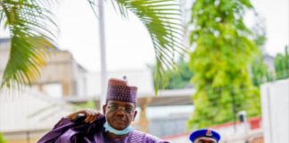 A personel of the Zamfara State Road Agency (ZAROTA), honoured after being humiliated by the agency commandant.