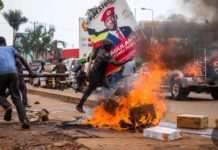 Violent clashes in Uganda after young Presidential candidate Bobi Wine detained