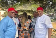 Sen Orji Kalu pays condolence visit to David Onuoha Ogba’s family in Abiriba